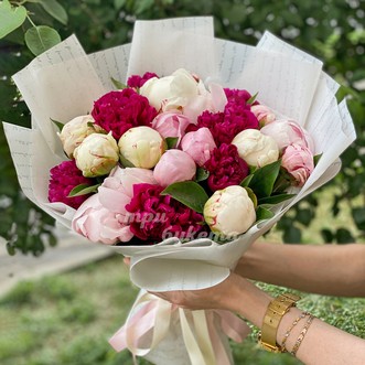 Букет из 21 пиона