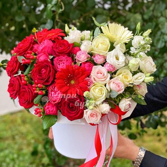 Композиция из роз и гербер