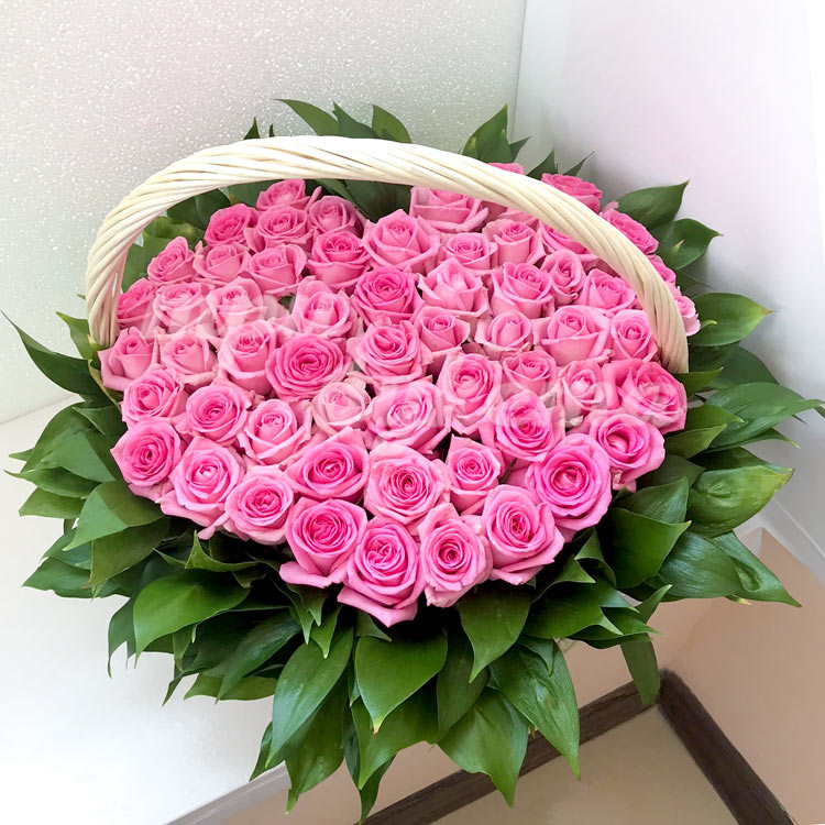 Сердце из 51 розы в корзине