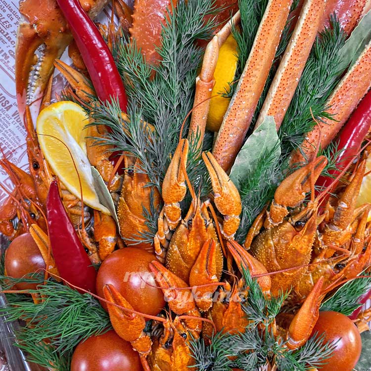 Букет из раков и конечностей краба (крупный план 2)