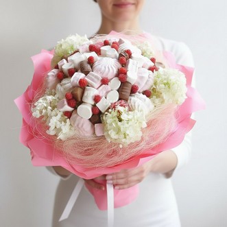 Букет из зефира и малины