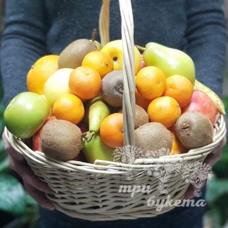 korzina-s-otbornymi-fruktami