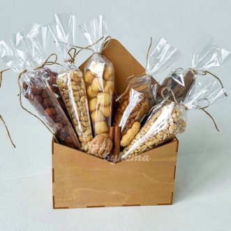 Конверт на 23 февраля со снеками