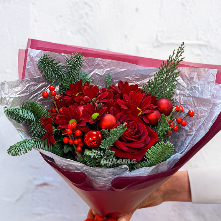 Красный букет из хризантем и нобилиса (крупный план)